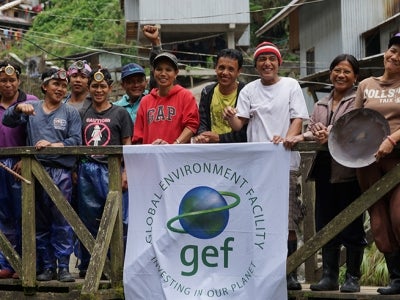 Group photo of gold miners in Philippines